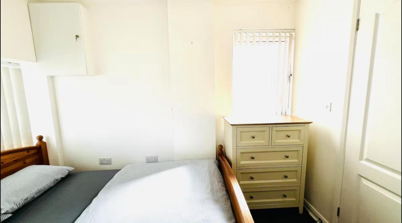 Place In Luton-m, Free-parking, No-kitchen